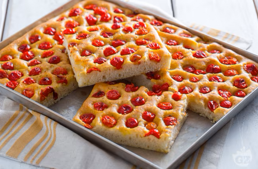 Cubi di Focaccia artigianale con pomodorino Pachino vassoio 24 Pezzi