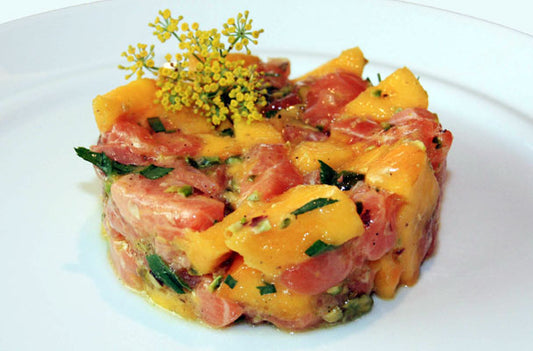 Mini tartare di salmone marinato con maionese al mango Vassoio con 24 pezzi